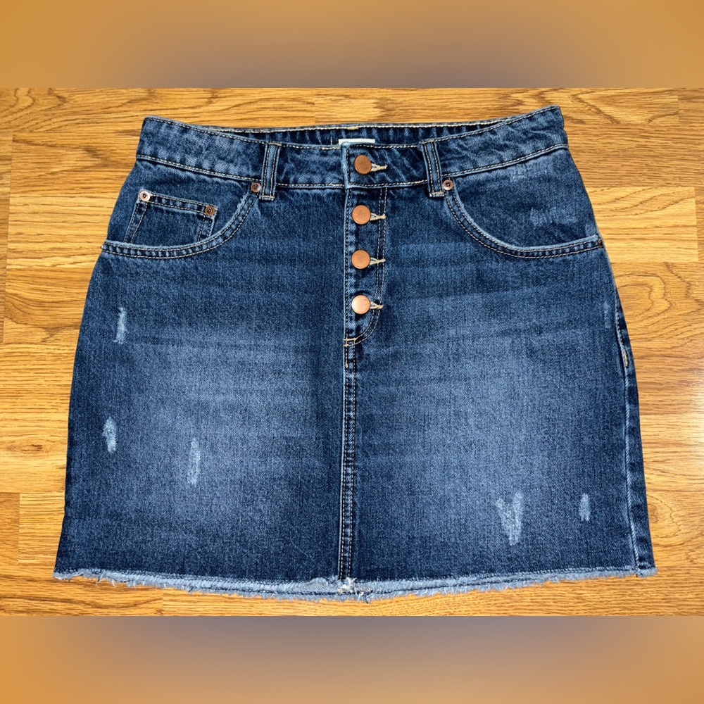 Roxy Dark Wash Distressed Denim Skirt Women's Size Medium Pockets Belt Loops